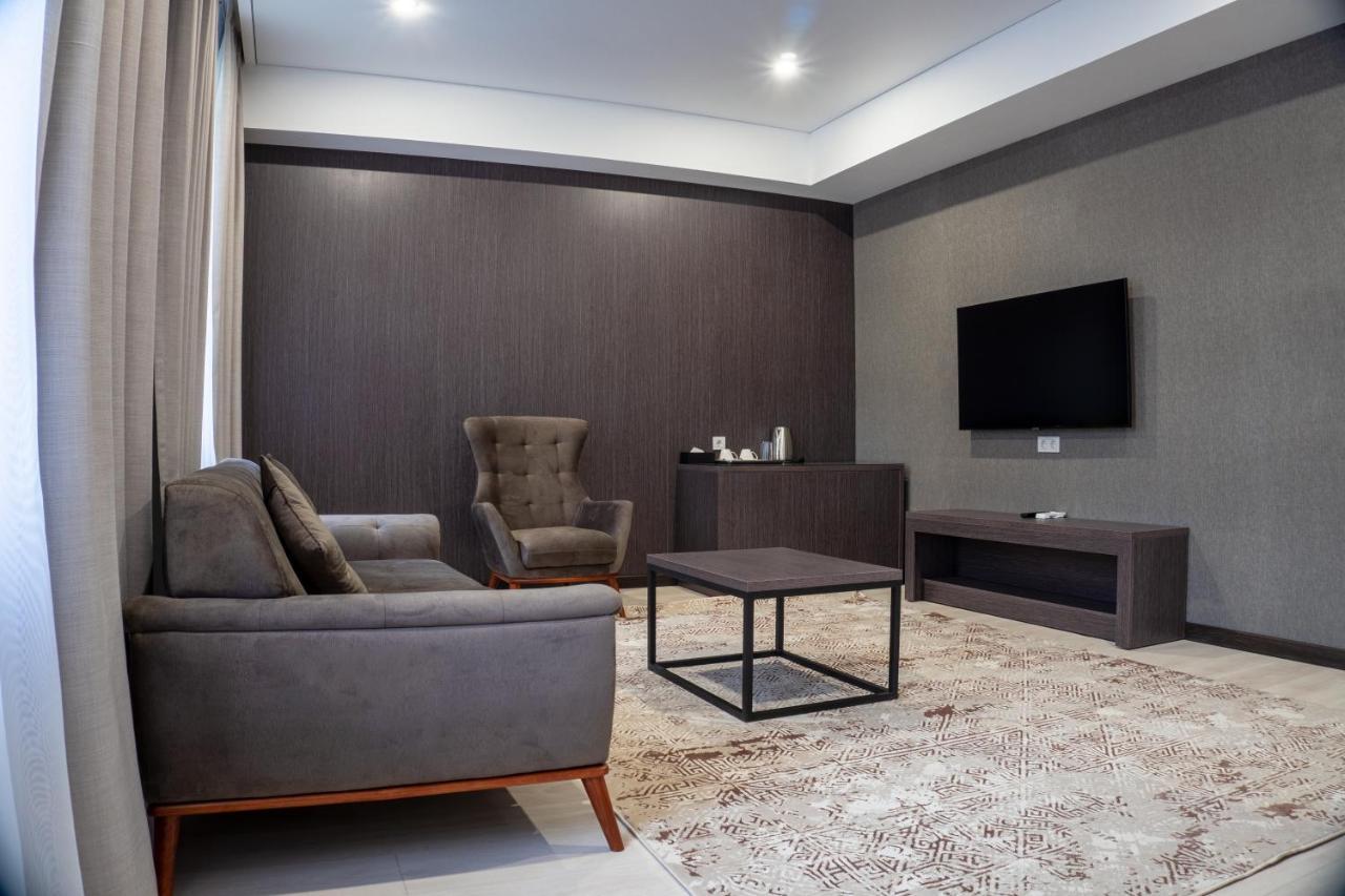 Resident Hotel Kazybek Bi อัลมาตี ภายนอก รูปภาพ