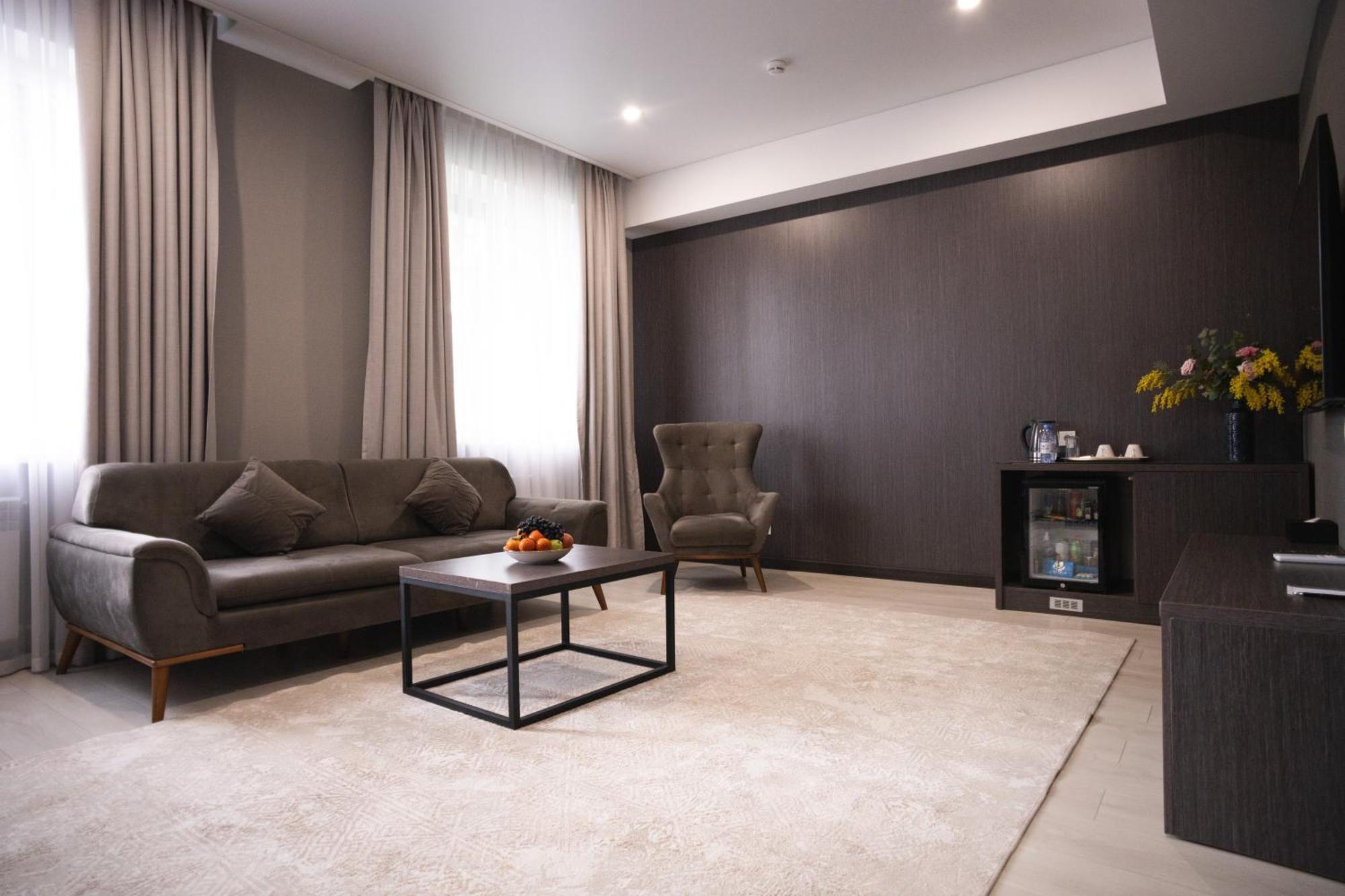 Resident Hotel Kazybek Bi อัลมาตี ภายนอก รูปภาพ