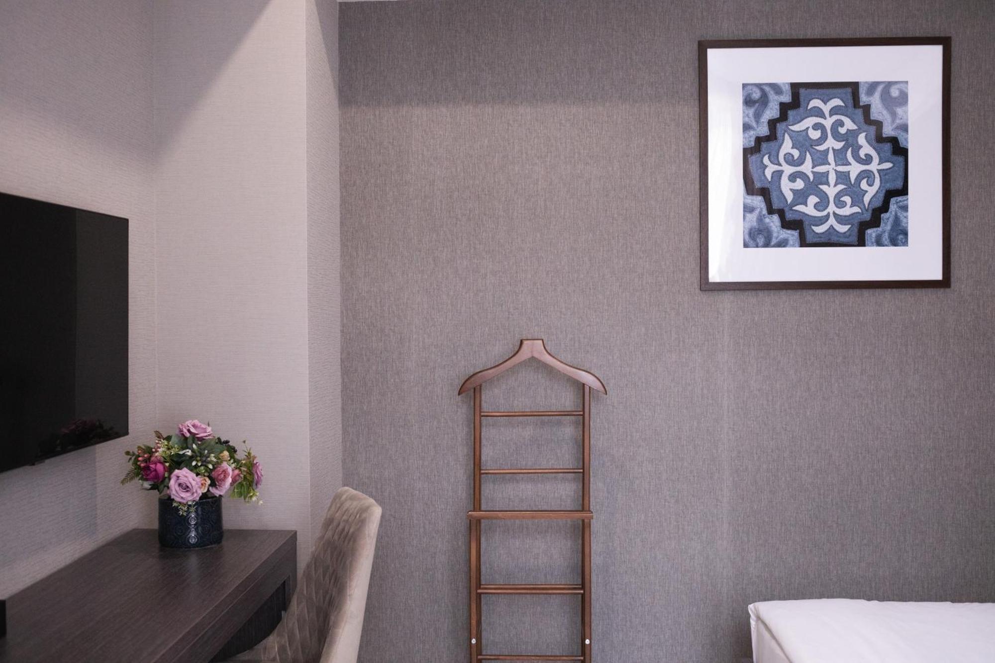 Resident Hotel Kazybek Bi อัลมาตี ภายนอก รูปภาพ